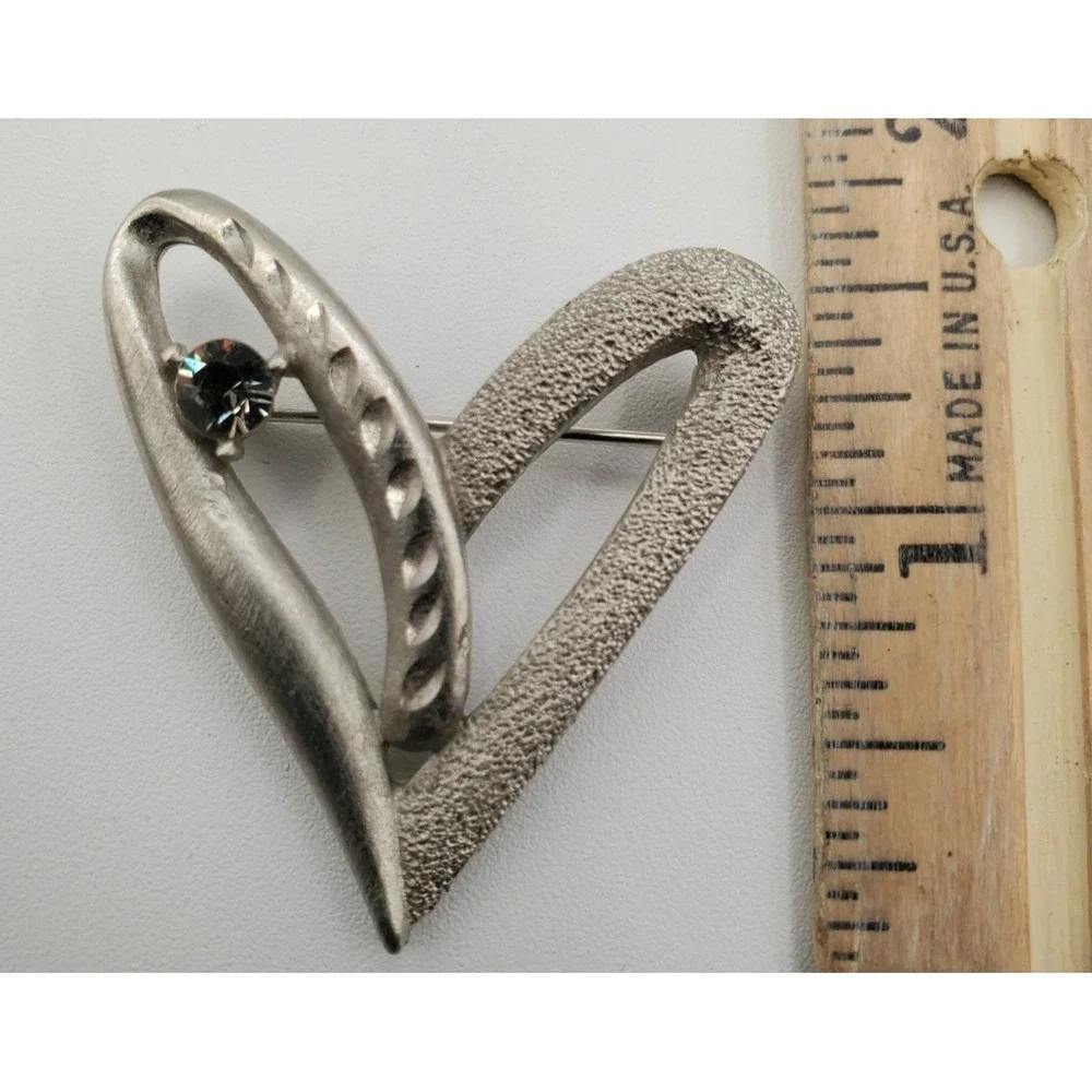 Vtg Textured Silver Tone Modernist MCM Heart w Crystal Brooch